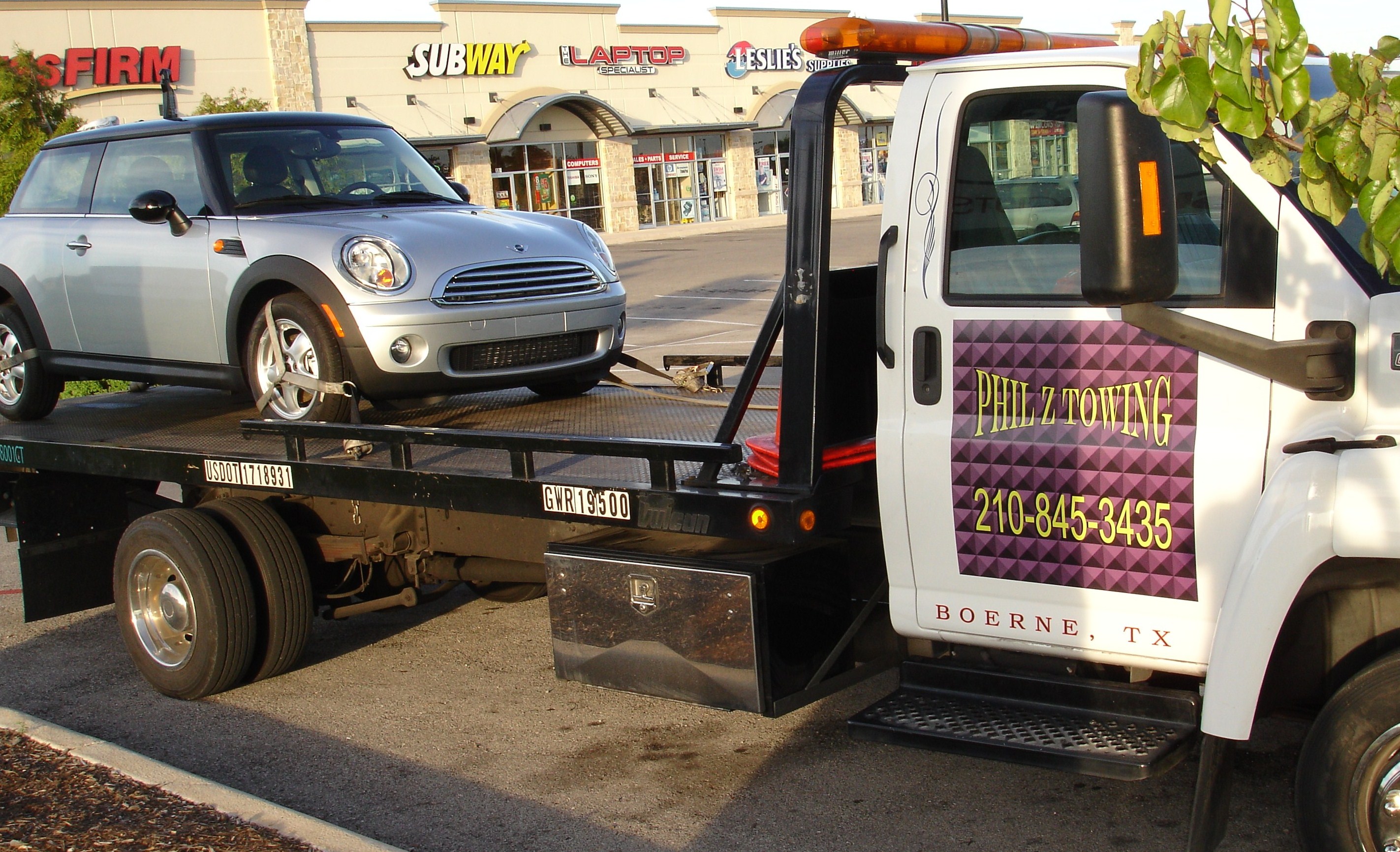 PHIL Z TOWING FLATBED TOWING SAN ANTONIO/TOWING service/Potranco road